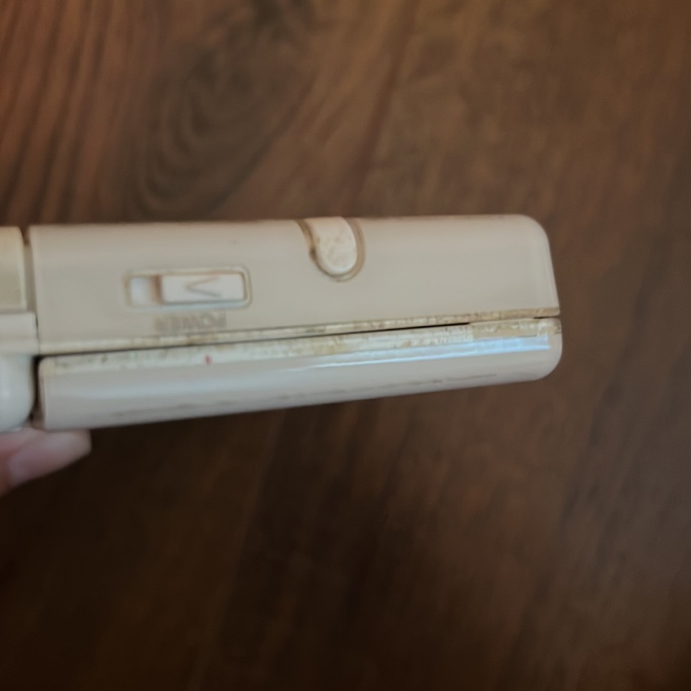 Nintendo DS Lite - Picture 8 of 10